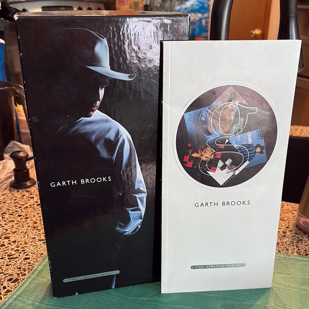 Garth Brooks Limited Series Box Set 6 CD’s